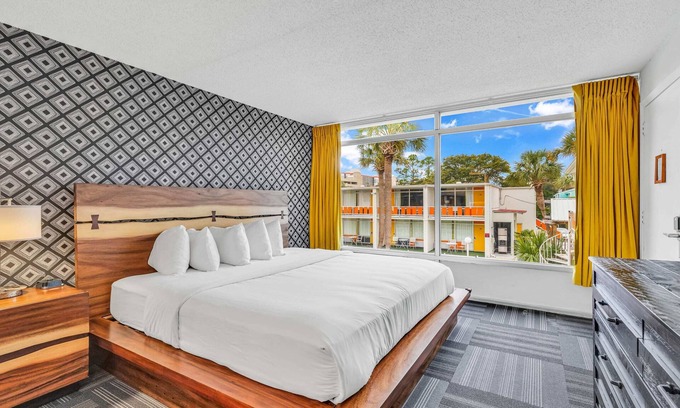 Myrtle Beach Condo | Holiday Shores Queen Suite 213
