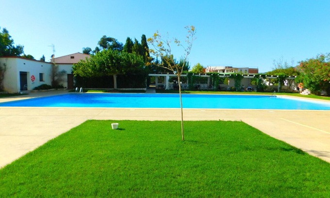 Roses Apartment | Inviting Studio with Pool and Scenic Views in Roses