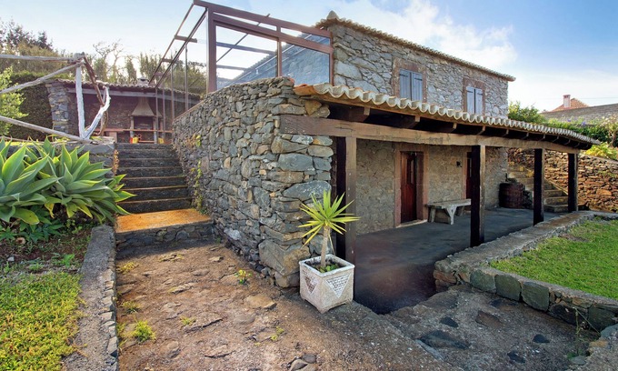 Ponta do Pargo Cottage | Sea View Holiday Villa Montemar with Wi-Fi & Garden Retreat