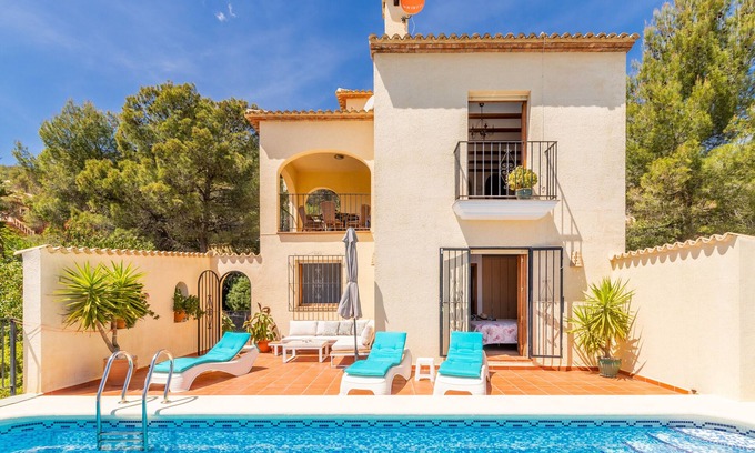 Adsubia Villa | Idyllic Holiday Villa in Denia: Pool, Wifi & Mountain Views