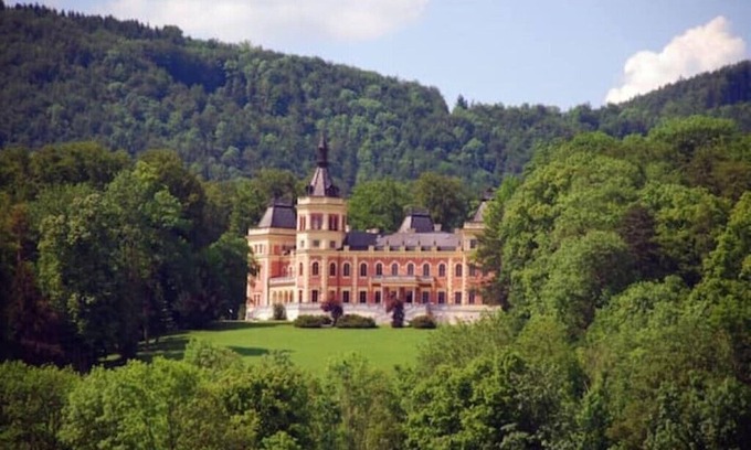 Altmuenster House | Cozy Holidayhome Flora: Pet Friendly with Spa & Lake Views