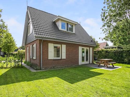 Zonnemaire Apartment | Cozy Holidayhouse Zeeland: Family-Friendly with Fireplace