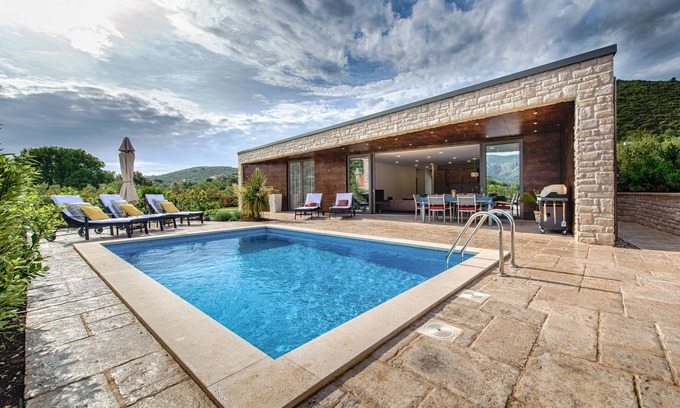 Cove Tri Zala (Zrnovo) Villa | Relaxing Getaway in Modern Bungalow with Pool and Ocean View