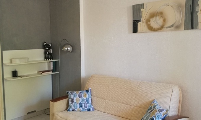 Frejus Apartment | Ideal Getaway in Fréjus: Newly Renovated F1 with Pool