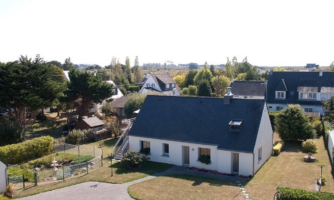 Locmariaquer House | Ideal Family Getaway in Locmariaquer - 10/10 Guest Rated