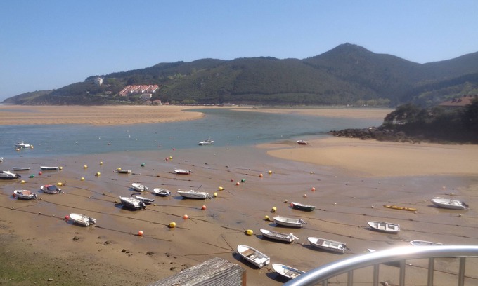 Sukarrieta Apartment | Explore Urdaibai Biosphere Reserve with Oceanfront Access