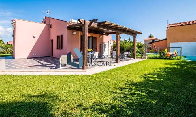 Gorgo Lungo Villa | Bright Beachfront Villa with Pool & Ocean View, Sleeps 6