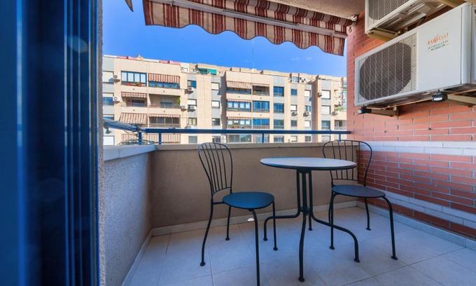 Parque Ayala Apartment | Ideal Stay at Holidays2Malaga: Steps from the Beach