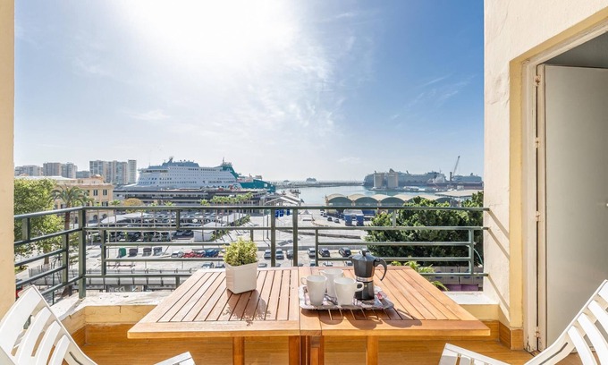 Ensanche Centro Apartment | Relax at Holidays2Malaga Heredia with Oceanfront Terrace