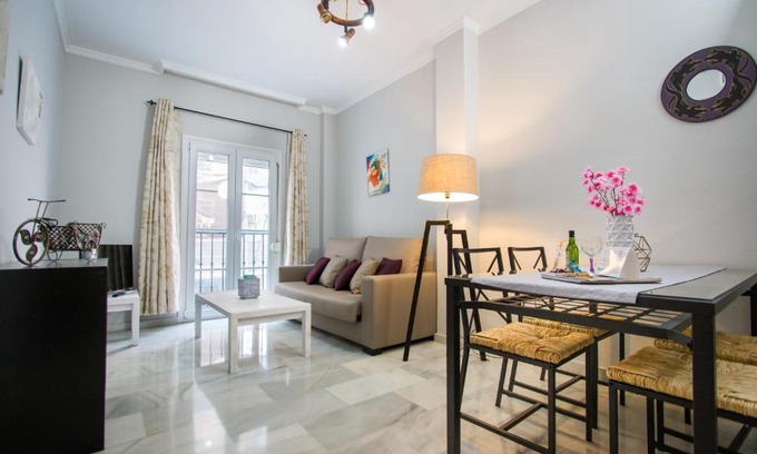 Centro Apartment | Discover Holidays2Malaga: High-Speed WiFi & Breakfast Included