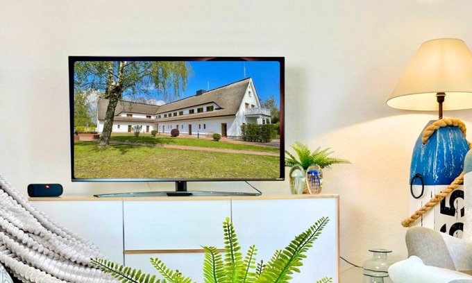 Alt Reddevitz Apartment | Relax at Holla the Bodden Fairy: Oceanfront Getaway with Pets