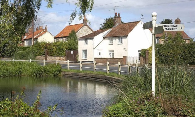 Docking House | Pet-Friendly Holland House with Ocean View & Pool in Norfolk