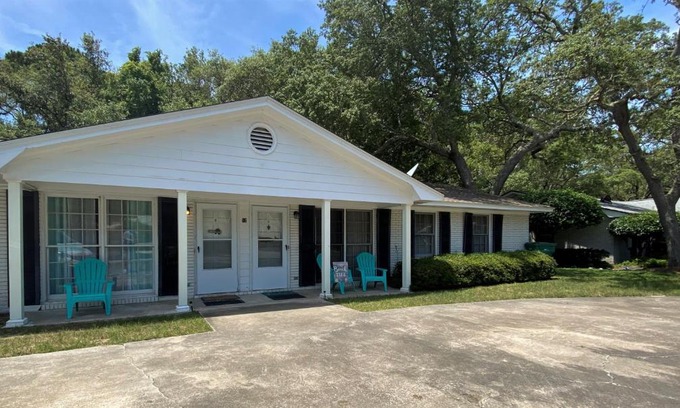 Jekyll Island Apartment | Family-Friendly Holland House Duplex with Top Ratings