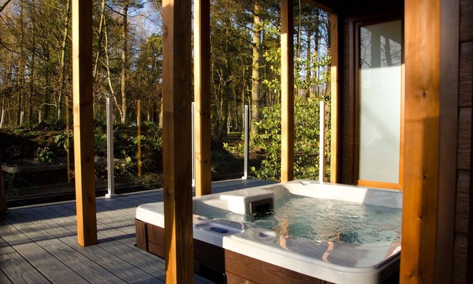 Acomb Apartment | Guest Rated 10/10: Hollicarrs Honeycomb Lodge with Spa