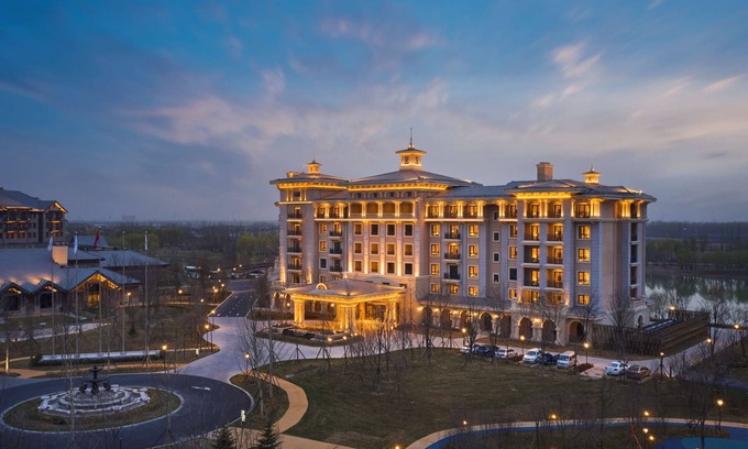 Langfang Hotel | Discover Hollick Hotel Wen'an, a 4-Star Haven with Pool