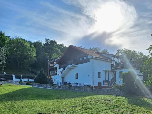 Fertoboz Apartment | Unforgettable Stay at Holling Apartman - Rated 10/10!