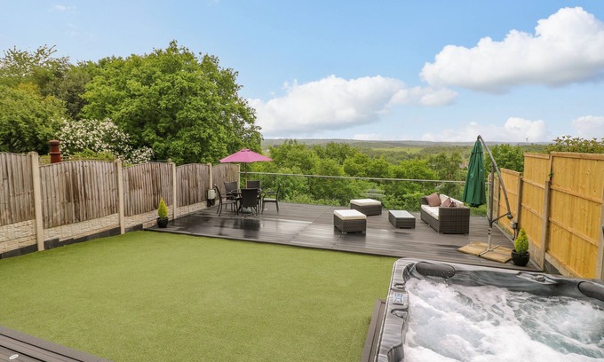 Annesley Woodhouse Cottage | Discover Hollinwell View: Family Friendly with Hot Tub