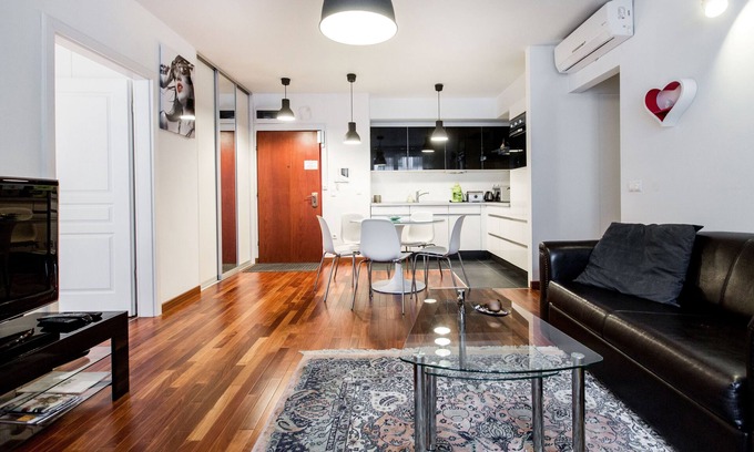 Erzsebetvaros Apartment | Family-Friendly Hollo 12 Apartment with Breakfast Included