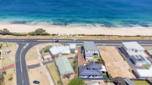 South Bunbury House | Relax at Hollow Beach House in Bunbury with Hot Tub Access