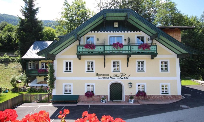 St. Gilgen Hotel | Experience Bliss at Hollwegers Landhaus - Das Lisl