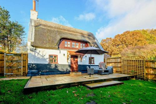 Irstead House | Pet-Friendly Retreat at Holly Cottage for Family Fun