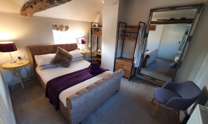 Brough House | Discover Holly Cottage: Pet-Friendly Gem in Yorkshire Wolds