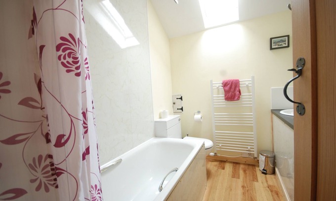 Taynuilt Cottage | Holly Cottage: Ideal Oceanfront Retreat on the West Coast