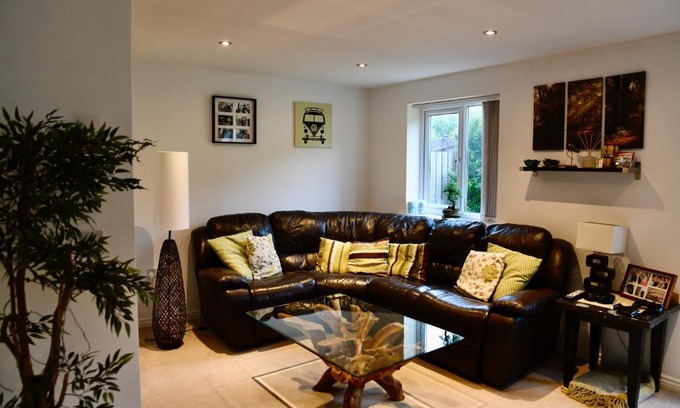 Durham House | Charming Holly Crescent Hotel in Sacriston - Rated 9.3/10