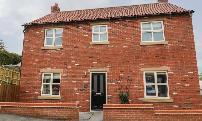 Buckton Cottage | Family-Friendly HOLLY FARM COTTAGE with Ocean View in Buckton