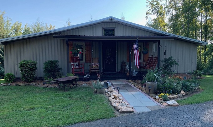 White Plains Other | Cozy Holly Hill Farm House Near Downtown Mount Airy