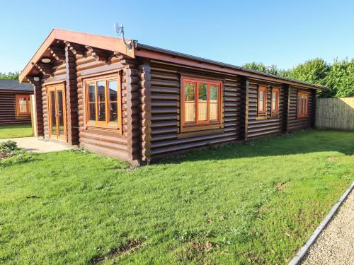 Castle Bytham House | Relax at Holly Lodge: 4-Star Retreat with Private Pool