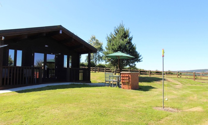 Bodmin Cottage | Romantic Holly Lodge Cottage with Kitchen & Breakfast in Lanivet