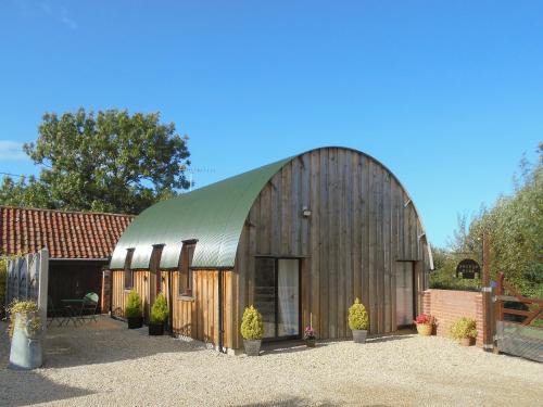 East Brent House | Family-Friendly Escape at Hollys Barn - 4-Star Comfort