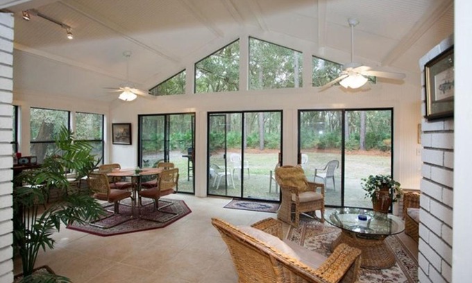 Jekyll Island House | Experience HOLLYBOURNE II: A Perfect Poolside Retreat