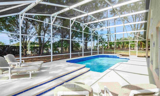 Davenport Villa | Pet-Friendly Villa with Private Pool on Hampton Lakes