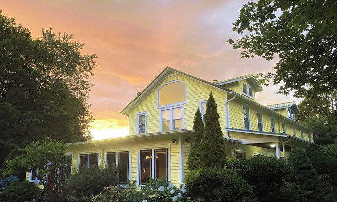 Catskill Cabin | Discover HollyKiss Hudson Valley Lodge: A Fully Renovated Retreat