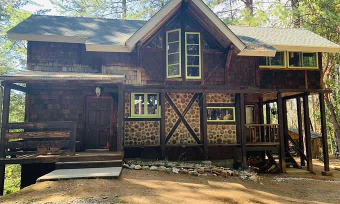Nevada City Cottage | Inviting Holly’s Cottage: Unplug in Nature's Embrace