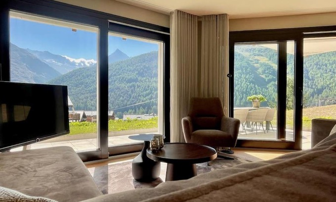 Saas-Fee Apartment | Hollywood 1: Top-Rated Family-Friendly Slopeside Retreat
