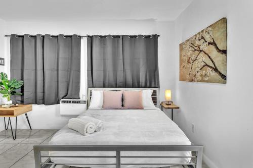 Downtown Hollywood Apartment | Relaxing Hollywood Beach Getaway Studio Suite for Families