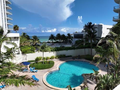 Hollywood South Central Beach Apartment | Unforgettable Beach Condo with Ocean View & Pool Access