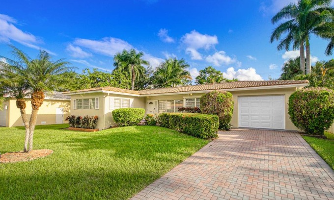 South Lake House | Hollywood Hideaway: Family-Friendly Retreat with Pool Access