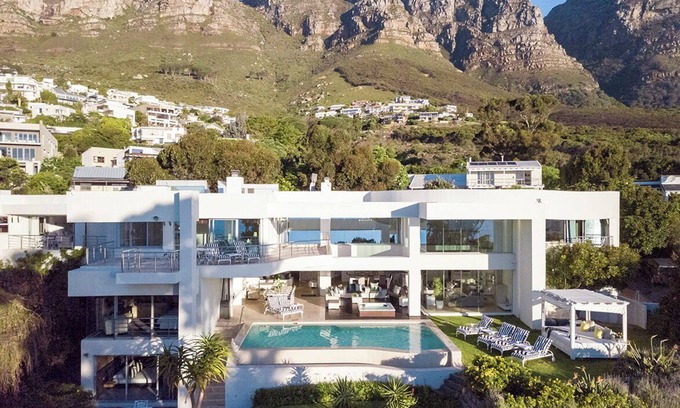 Camps Bay Villa | Elegant Hollywood Mansion & Spa with Oceanfront Views