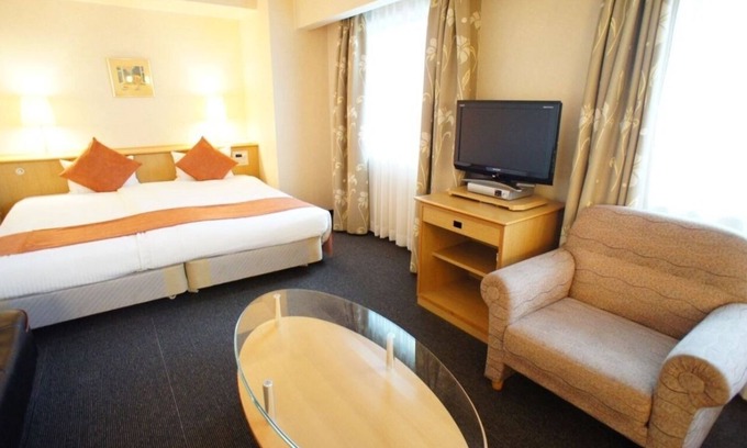 Suminoe Hotel | Comfortable Hollywood Twin Room in Osaka with Great Amenities