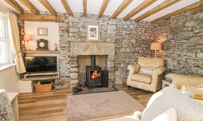Sedbergh House | HOLME FELL VIEW, family friendly, with open fire in Sedbergh
