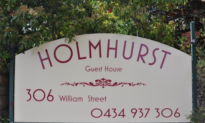 Bathurst Bed & Breakfast | Welcoming Holmhurst Guest House: Family-Friendly Retreat