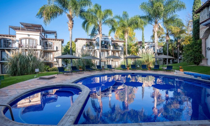 Colonia Aurora Apartment | Elegant HOLT - Boutique 2BR Puente Viejo Residencial Retreat