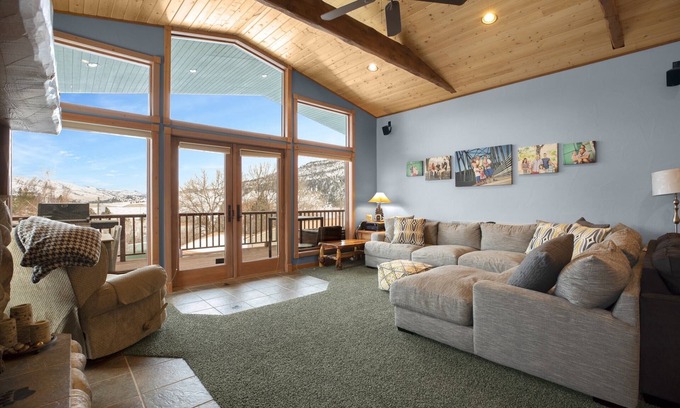 Wolf Creek Cabin | Unforgettable Holter Lake Retreat with Oceanfront Views