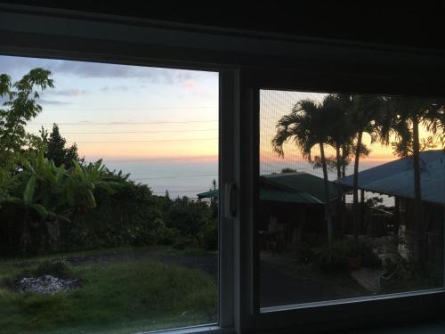 Honalo House | Pet and Child Friendly Holualoa Bungalow for Cozy Stays