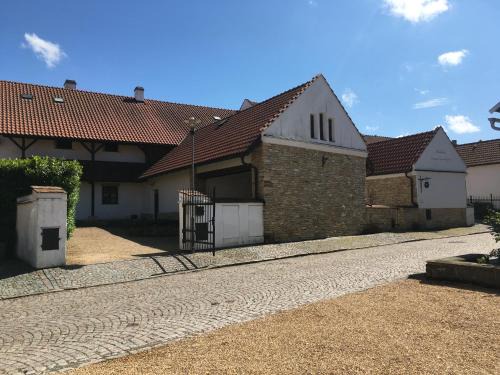 Luze Apartment | Pet-Friendly Getaway at Holubník Statečných Žen Králových