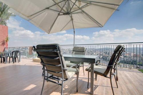 Jerusalem Apartment | Discover Holyland Apartments: Family and Pet Friendly Stays
